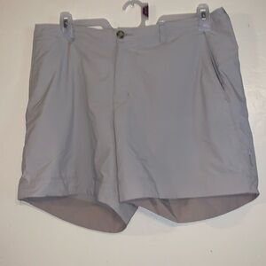 Columbia women’s khaki size 16 shorts
